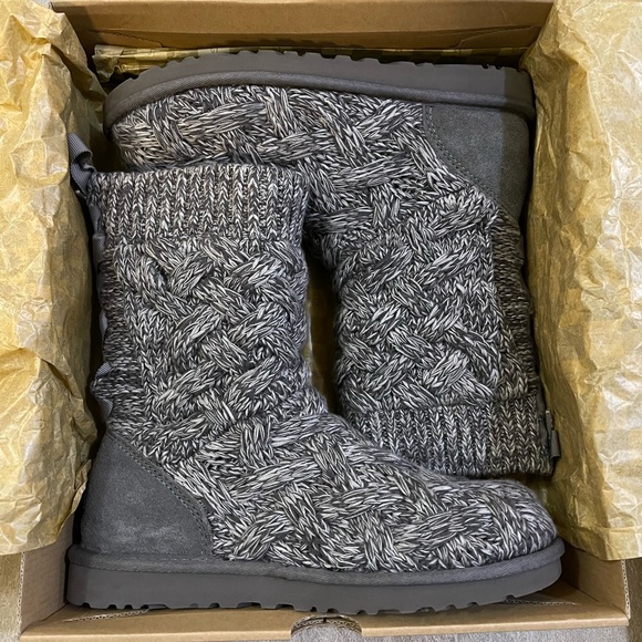 NWT Knitted Uggs - Picture 4 of 4